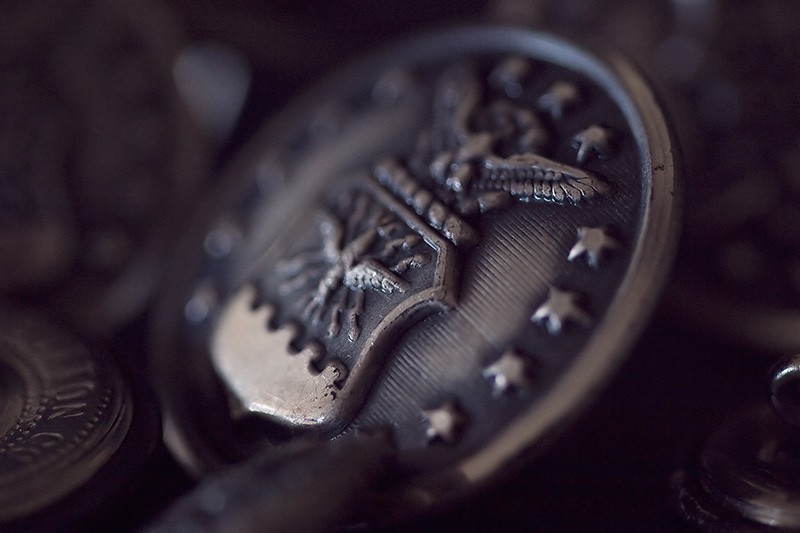 A U.S. military button.